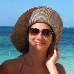 Meet your Posher, Sandra martinelli